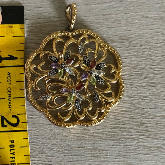 • Flower Gem Pendant • - Picture 6 of 6